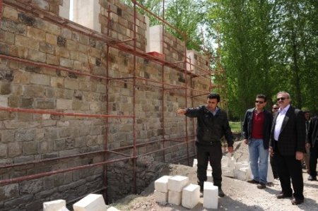 Van depreminde hasar gören tarihi yapılar restore ediliyor