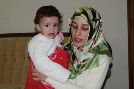 Van depreminin sembol ismi Azra bebek, yürümeye başladı