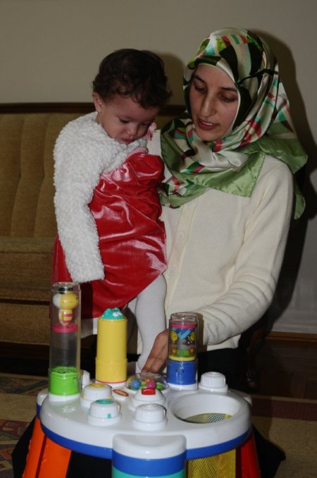 Van depreminin sembol ismi Azra bebek, yürümeye başladı