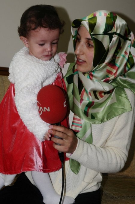 Van depreminin sembol ismi Azra bebek, yürümeye başladı