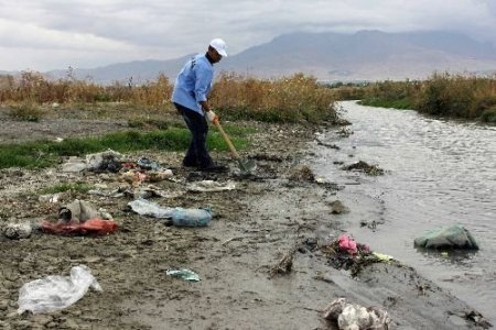 Van Gölü Sahillerindeki Çöpler 20 Kişilik Ekip Tarafından Temizleniyor