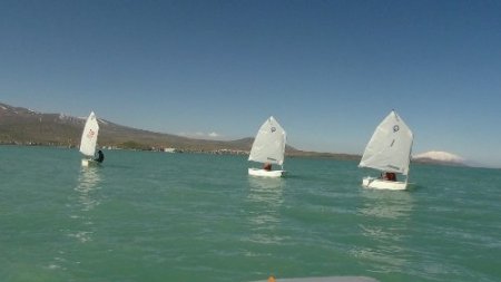 Van Gölü'nde yelken sporu antrenmanları başladı