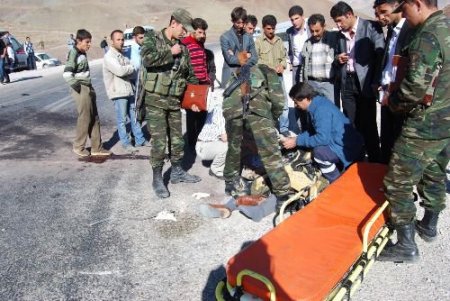 Van-hakkari Yolunda Kaza: 1 Ölü, 1 Yaralı
