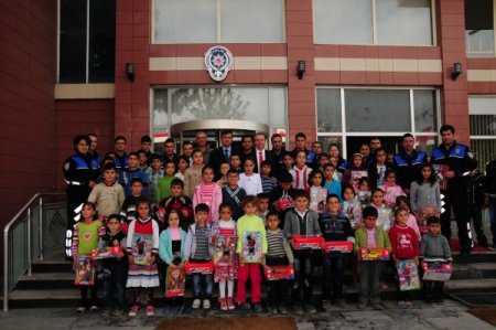 Van İl Emniyet Müdürü'ne depremzede çocuklardan bayram sürprizi
