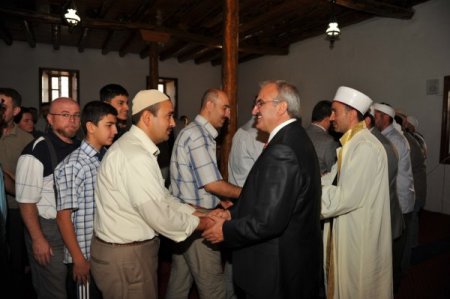 Van Kalesi'ndeki Süleyman Han Camii'nde 97 Yıl Sonra Bayram Namazı Kılındı