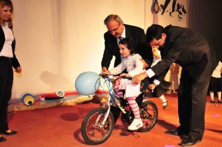 Van Özel Serhat Eğitim Kurumları İngilizce Şenliği Düzenlendi