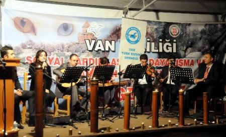 Van Valiliği'nin Şiir Dinletisinde Türkçe, Kürtçe Ve Farsça Şiirler Okundu