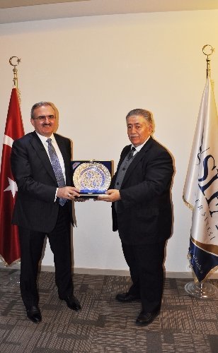 Van Valisi Karaloğlu, İzmir'de Şifa Üniversitesi’ni ziyaret etti