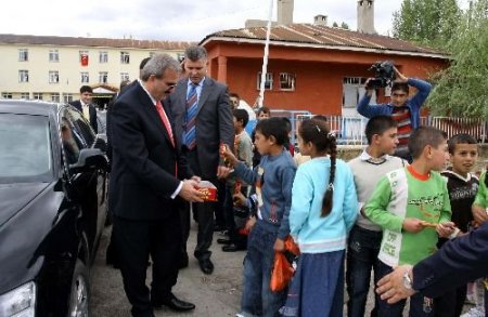 Van Valisi Karaloğlu: Bayramı Vesile Yaparak Kan Davalarını Çözelim