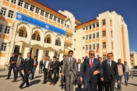 Van Valisi: TOKİ'nin yaptığı okullara Atatürk, İnönü isimleri verildi