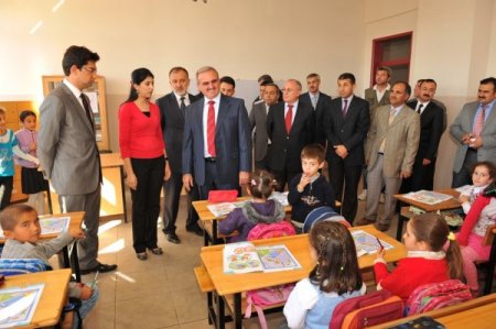 Van Valisi: TOKİ'nin yaptığı okullara Atatürk, İnönü isimleri verildi