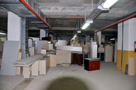 'Van’a Yardım Malzemeleri Otoparkta Çürüyor' İddiası