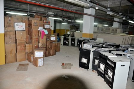 'Van’a Yardım Malzemeleri Otoparkta Çürüyor' İddiası