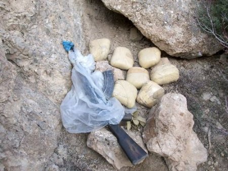 Van'da 1 Adet Kalaşnikof Silah İle 7 Kilo Esrar Yakalandı