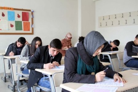 Van'da 24 bin kişi Peygamber Efendimiz'in (sas) hayatından sınava girdi