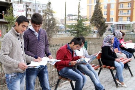 Van'da 24 bin kişi Peygamber Efendimiz'in (sas) hayatından sınava girdi