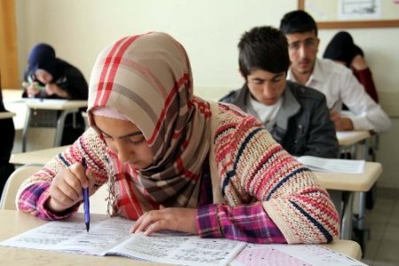 Van'da 24 bin kişi Peygamber Efendimiz'in (sas) hayatından sınava girdi