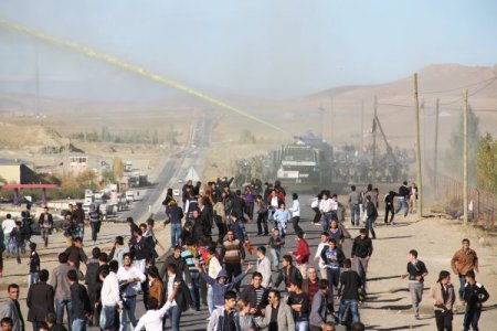 Van'da açlık grevi eylemcilerine destek gösterisi yapıldı