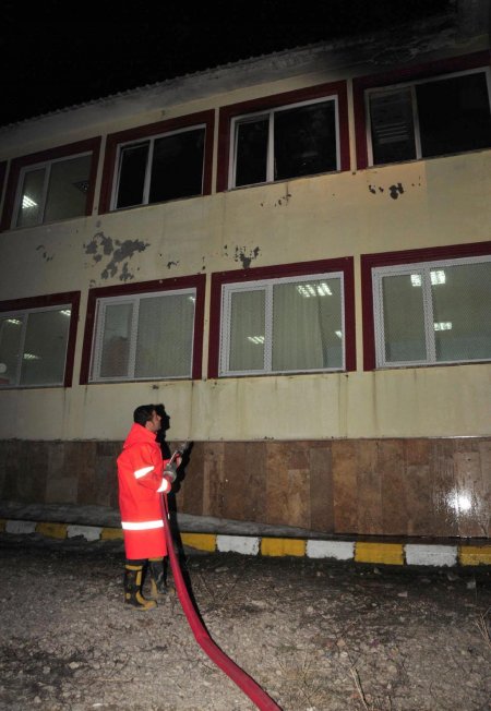 Van'da aynı okulu ikinci defa yaktılar
