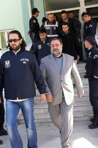 Van'da El-kaide Operasyonunda Gözaltına Alınanlar Adliyede
