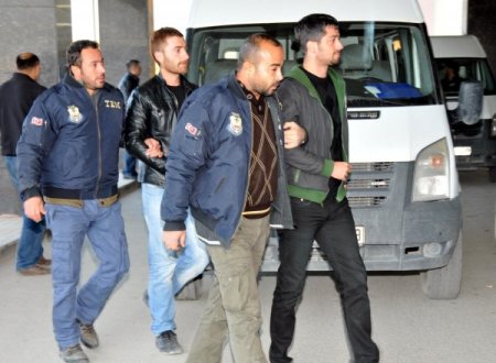 Van'da okulları yaktığı tespit edilen 23 kişi gözaltına alındı