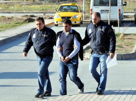 Van'da okulları yaktığı tespit edilen 23 kişi gözaltına alındı