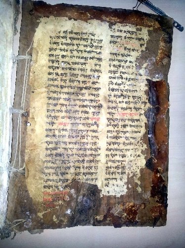 Van'da paha biçilemeyen, 300 yıllık kitap ele geçirildi