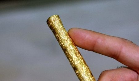 Van'da Urartu Kraliçesi Kakuli'ye Ait 2 Bin 700 Yıllık Altın Yelpaze Sapı Bulundu