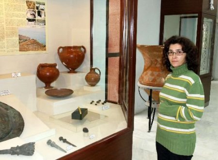 Van'da Urartu Kraliçesi Kakuli'ye Ait 2 Bin 700 Yıllık Altın Yelpaze Sapı Bulundu