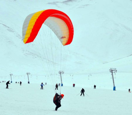 Van'da yamaç paraşütü keyfi
