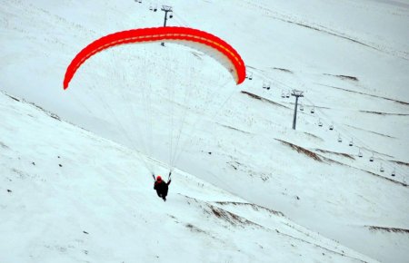 Van'da yamaç paraşütü keyfi