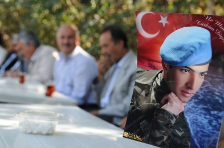 Van'daki şehit babası: Konvoy, resmen davetiye çıkarıyor, buradayız gel diyor