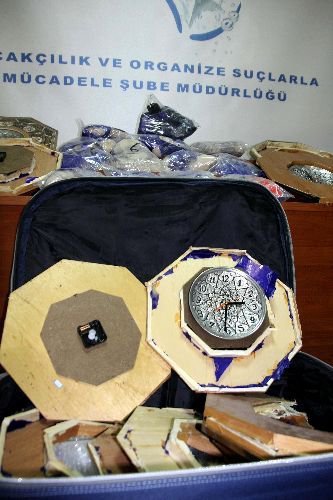 Van'dan Avrupa'ya Gönderilecek Duvar Saatleri İçindeki 11 Kilo Eroin Yakalandı