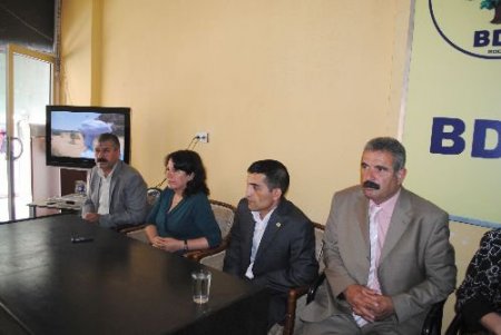 Van'dan Hakkari Bdp'ye 'geçmiş Olsun' Ziyareti