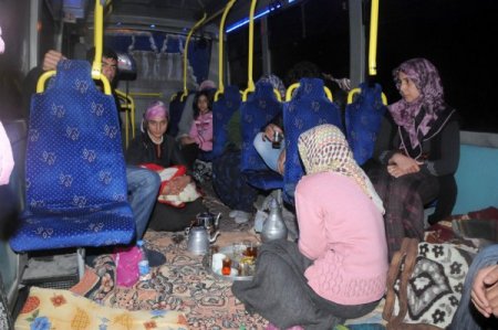 Van'dan Kısa Kısa; Depremzedeler Güne Karla Başladı