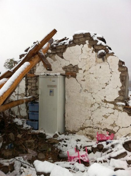 Van'dan Kısa Kısa; Depremzedeler Güne Karla Başladı