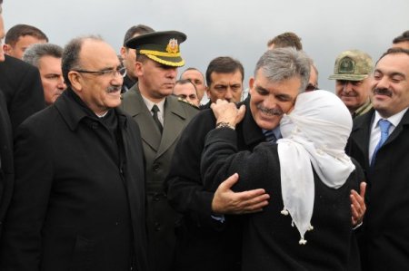 Van'ın bir yıllık deprem süreci kitaplaştırıldı