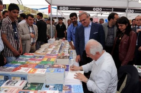 Van'ın ilk fuarı, Türkçe ve Kürtçe yayınevlerini bir araya getirdi