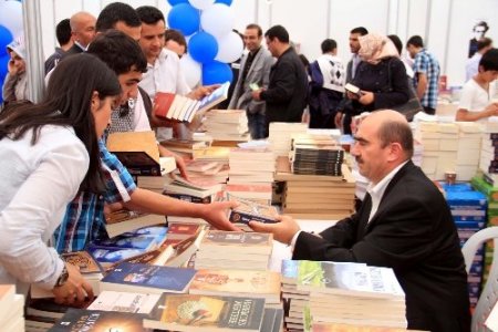 Van'ın ilk fuarı, Türkçe ve Kürtçe yayınevlerini bir araya getirdi