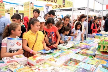 Van'ın ilk fuarı, Türkçe ve Kürtçe yayınevlerini bir araya getirdi