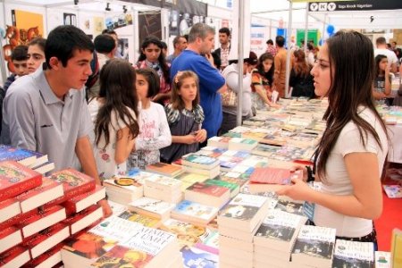 Van'ın ilk fuarı, Türkçe ve Kürtçe yayınevlerini bir araya getirdi