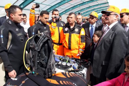 Van'ın tecrübeli arama kurtarma ekibi, bu sefer de deprem tatbikatı yaptı