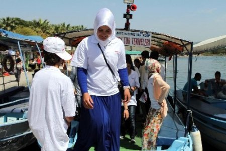 Vanlı öğrenciler Muğla'da deniz sefası yaptı