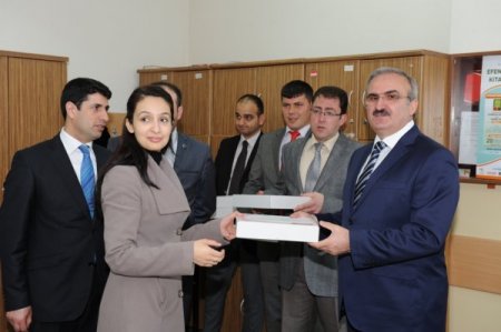 Vanlı öğrenciler tablet bilgisayarlarına kavuştu