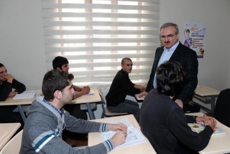 Vanlı öğrenciler üniversite sınavına ücretsiz hazırlanacak