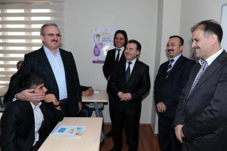 Vanlı öğrenciler üniversite sınavına ücretsiz hazırlanacak