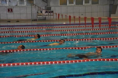 Vanlılar, hizmete açılan olimpik yüzme havuzuyla artık yaz-kış yüzebilecek