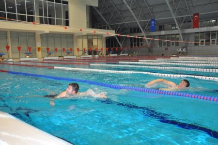 Vanlılar, hizmete açılan olimpik yüzme havuzuyla artık yaz-kış yüzebilecek