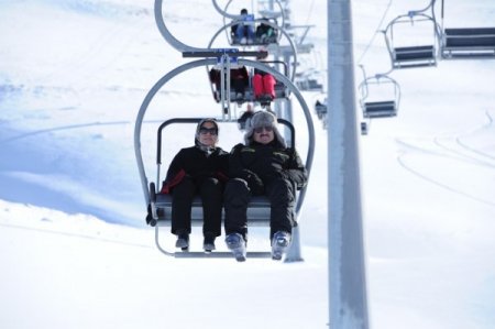 Vanlılar hafta sonlarını kayak merkezlerinde geçiriyor