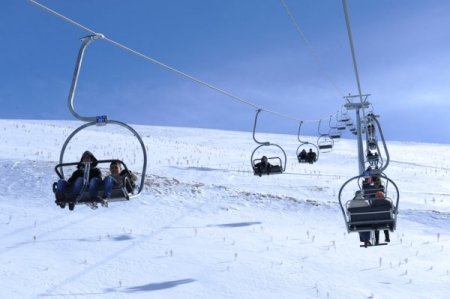 Vanlılar hafta sonlarını kayak merkezlerinde geçiriyor